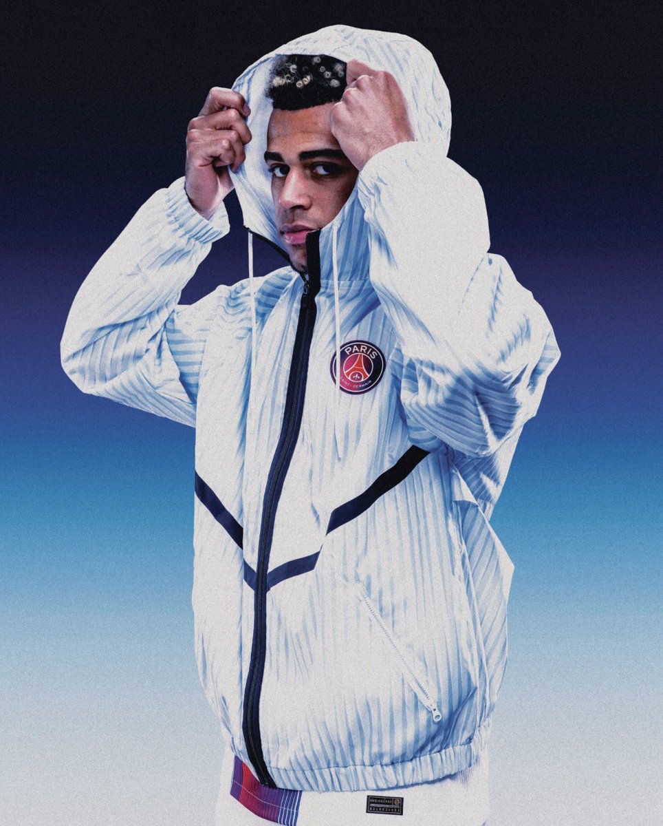 _PointDePenalty's tweet photo. La veste Nike du PSG avec le logo qui change de couleur en fonction de l'angle 🫠

Lien (110€) https://t.co/wMG1jItMpy https://t.co/4frCWnReFS