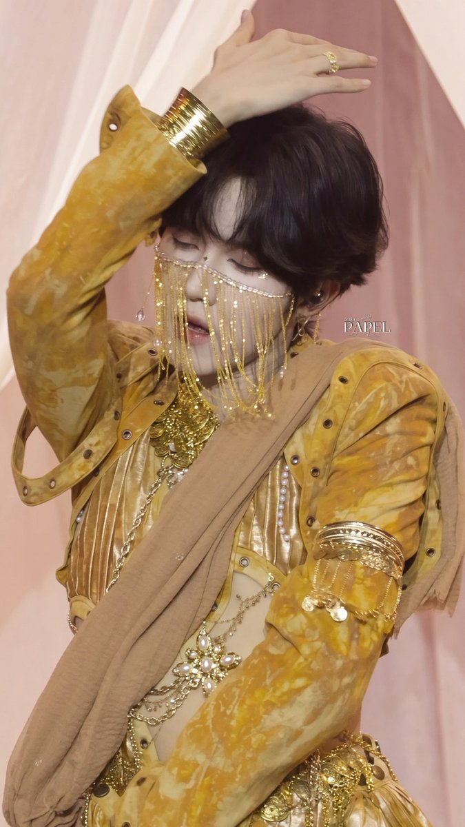 delarak_'s tweet photo. If you challenge me to make an eye contact with him 2 minutes for 1 million. You know I'm gonna be back home broke. Not only lose, but also give all my money to him

#EliotHuang #Huangxing https://t.co/Hk3KazsnSD