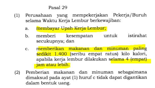 MenteriPekerja's tweet photo. Pernah ga tiba-tiba dikasih makanan sama kantor pas lagi lembur?

Ternyata itu bukan “baik hati” tapi emang kewajiban perusahaan.

sebenernya kalo ada orang lembur sampe 4 jam perusahaan wajib tuh menyediakan makanan dan minuman minimal 1.400 kalori.

Jadi kalo kamu sering lembur panjang tapi cuma dikasih uang makan atau bahkan nggak dikasih apa-apa ada yang janggal👀

Pasal 29 PP 35 tahun 2021