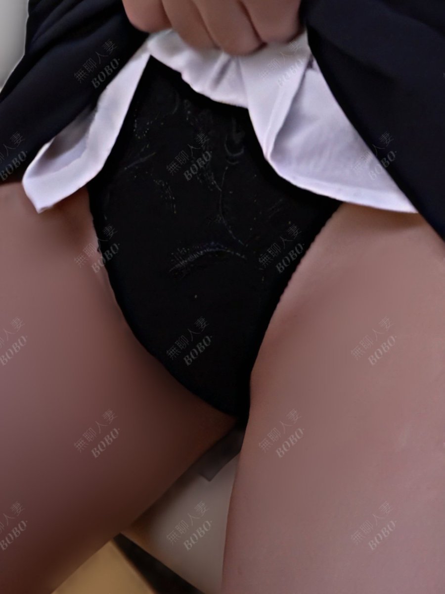 BoBo_meHK's tweet photo. 晚安啦～今日喺公司忙到抽筋，但係我都掛住你班咸濕仔～🙈

​趁枱底冇人留意，靜雞雞快手拍咗兩張！係我今日著嘅黑色暗花底底呀～✨
​你哋鍾唔鍾意先？如果你哋唔 like 呢，我就即刻除咗佢㗎喇… 快啲話畀我知啦😏🖤

​#OL人妻 #黑色暗花底底 #福利姬 #人妻自拍 #反差婊 #晚安post https://t.co/h4eMLdEs9j