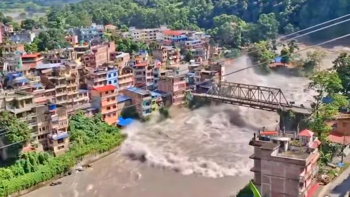 IndiaToday's tweet photo. #Nepalflashflood: What is it, and why is the Himalayan country so vulnerable to it?

Read: https://t.co/c1kfusjQ8M https://t.co/3kzh8w34eW