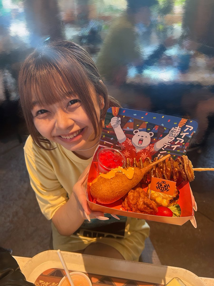 komu116's tweet photo. 友達とユニバにショーを観に行ってきたよ!!

こむぎはどこに行ってもずっと何か食べてる笑
この日は計6回のお食事をとりましたᐡ ̳ᴗ ̫ ᴗ ̳ᐡ♡ https://t.co/UD1n6gPnJK