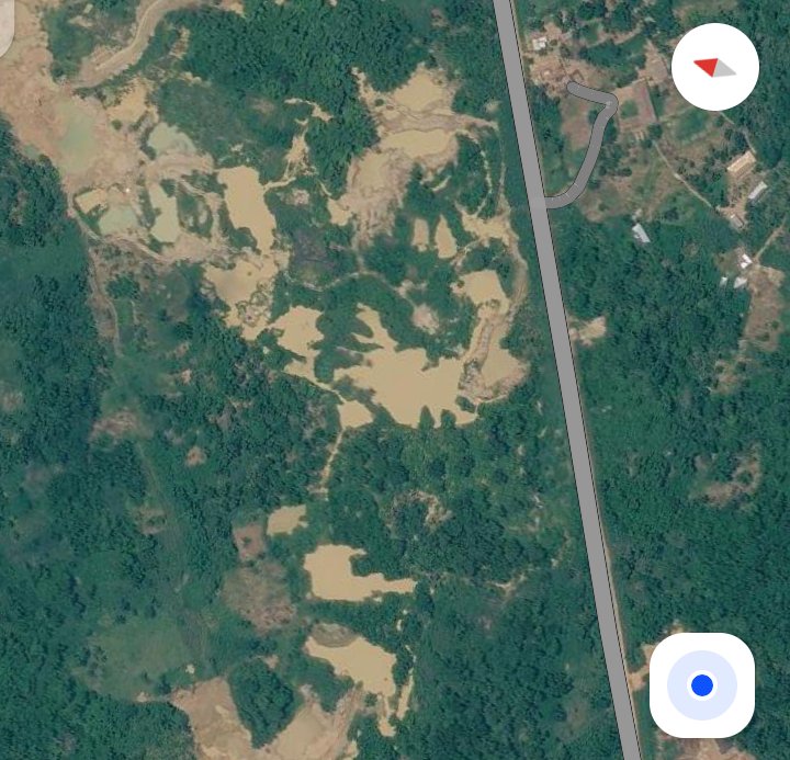 iambilbryt's tweet photo. Was doing my usual tour on the ariel view of our homeland and I noticed #galamsey is already in #Kwahu, I highly respect the Kwahu dynasty but seeing this is giving me a second thought. The earth speaks and it would surely speak someday. I pray our innocence kids don't pay for it https://t.co/DkwGmiB84S