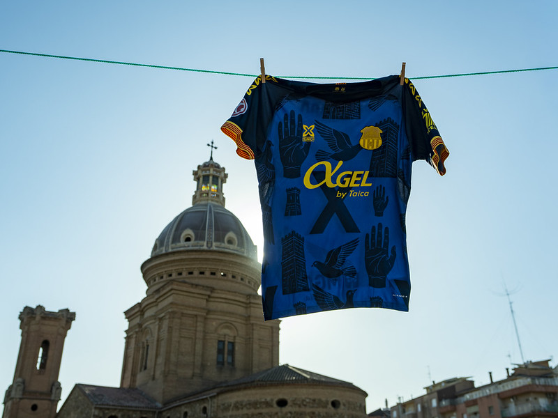 uesantandreu's tweet photo. 👕 Les samarretes d'una temporada històrica!

💛❤️ Defenserem les quatre barres, la catalanitat i el Poble allà on juguem. https://t.co/dE82RbEOaS