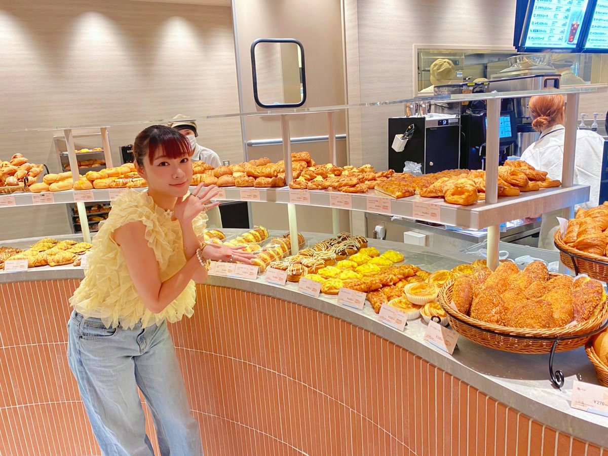vress_kanon's tweet photo. ／⋰
🗓️今週8/28(金)OPEN
🥐BAKERY CAFE C 神戸さんちか店
＼⋱ 

一足お先に体験してまいりました！

［日常に、上質なカフェ時間を］いつでも気軽に立ち寄れる、ちょっぴり贅沢なベーカリーカフェがさんちかに登場✨

詳しくは 9/2(水)放送📡
FM BLOOM 【神井花音がお届けする3時間生放送】にてお話しします❣️

三ノ宮LOVERな私が、立地抜群&大人気間違いなし！な理由を語らせていただきます📻どうぞお楽しみに✨

#FMBLOOM
#神井花音がお届けする3時間生放送
#BAKERYCAFEC 
#神戸さんちか