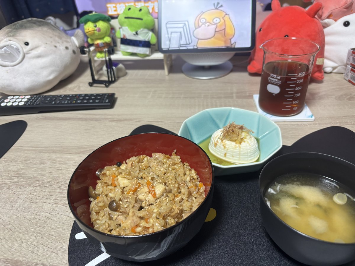 99Restaurant99's tweet photo. 本日の九十九(嫁)食堂は、
炊き込みご飯と冷奴( 'ω' )

#おうちごはん
#九十九食堂
#晩御飯 https://t.co/InVhNmdnip