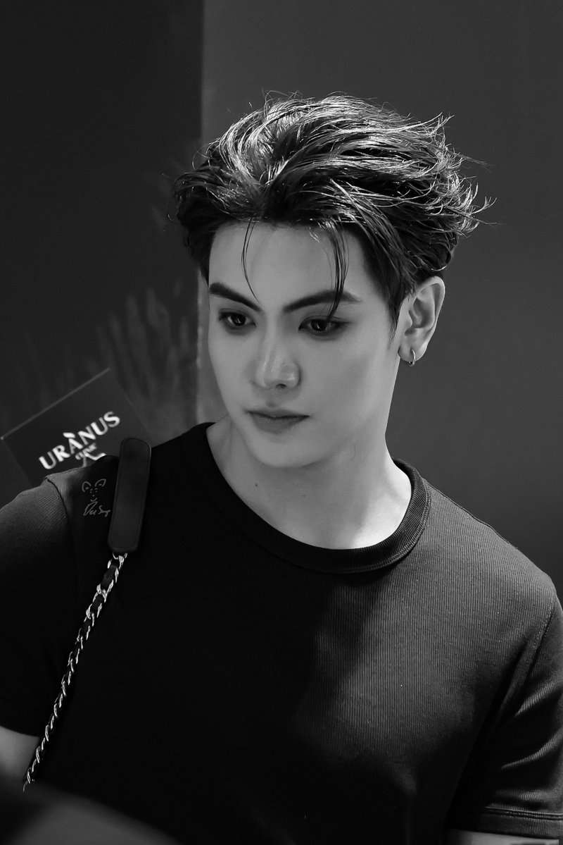 Dec_snap's tweet photo. หล่อบาดใจ 🫠

JOONGDUNK URANUS UNIQUE

@ChenRcj 
#UranusClinicxJoongDunk 
#จุงอาเชน #JoongArchen https://t.co/tTDohvW9IC