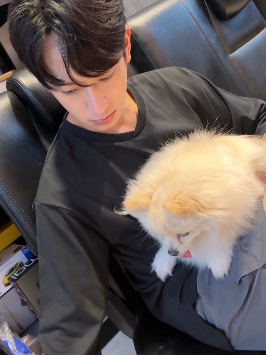 ChimonTrend's tweet photo. 𝗖𝗛𝗜𝗠𝗢𝗡 𝗨𝗣𝗗𝗔𝗧𝗘 26.08.2026

꒱ ⊹ ₊ HBD to SALLY . ⊹ ꒰ 🎂✨

⟨ 📸 IG : pet.carsxr , chimonac ⟩

──── ୨୧ ────
#ชิม่อนไงจะใครหล่ะ
#ChimonWachirawit 
#ชิม่อนวชิรวิชญ์ https://t.co/zErKzQes5Y