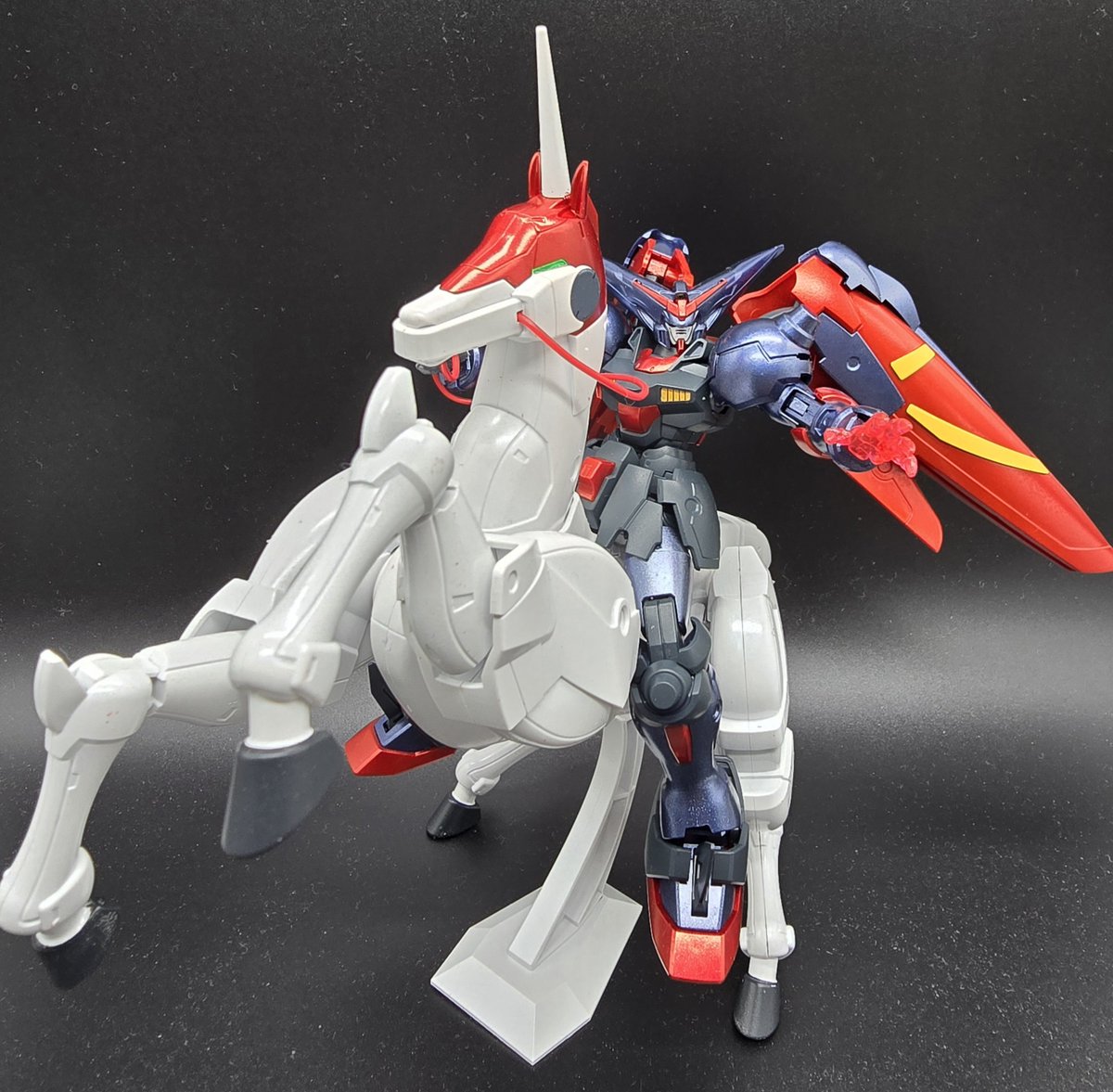 modeler_papy's tweet photo. しかし、ラオウ感ハンパない(笑)
昔つくったゴッドとパシャリ～(о´∀`о)
来月のプレバンに備えてお次はシャイニングにでもしようかな～(о´∀`о)
#ガンプラ好きと繋がりたい
#機動武闘伝Gガンダム
#ゴッドガンダム
#マスターガンダム
#シャイニングガンダム
#風雲再起 https://t.co/q3QfPx2kAy
