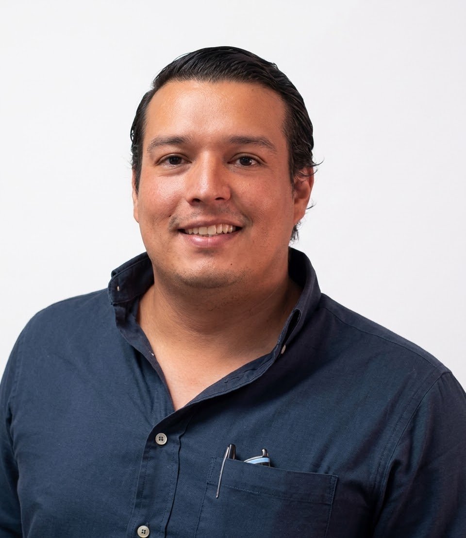LuisGuayaqp0f0's tweet photo. Óscar Paredes, el intocable, alias El Padrino, este individuo, mal funcionario, Vacunador, es el  coordinador de construcciónes de Gye, todas las construcciones las tiene vacunada, q la prensa los investigue y caigan, ya daremos detalles. @DanielNoboaOk @RTSEcuador @tctelevision https://t.co/qGiiUhQQ7b