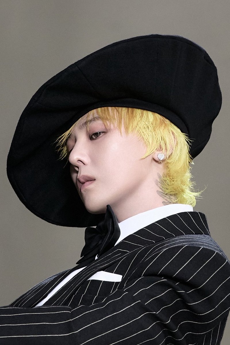 ewldyd8's tweet photo. 콧대랑 턱선 권력 봐 ㅆㅂ 입덕함 https://t.co/leUJ15VfqT