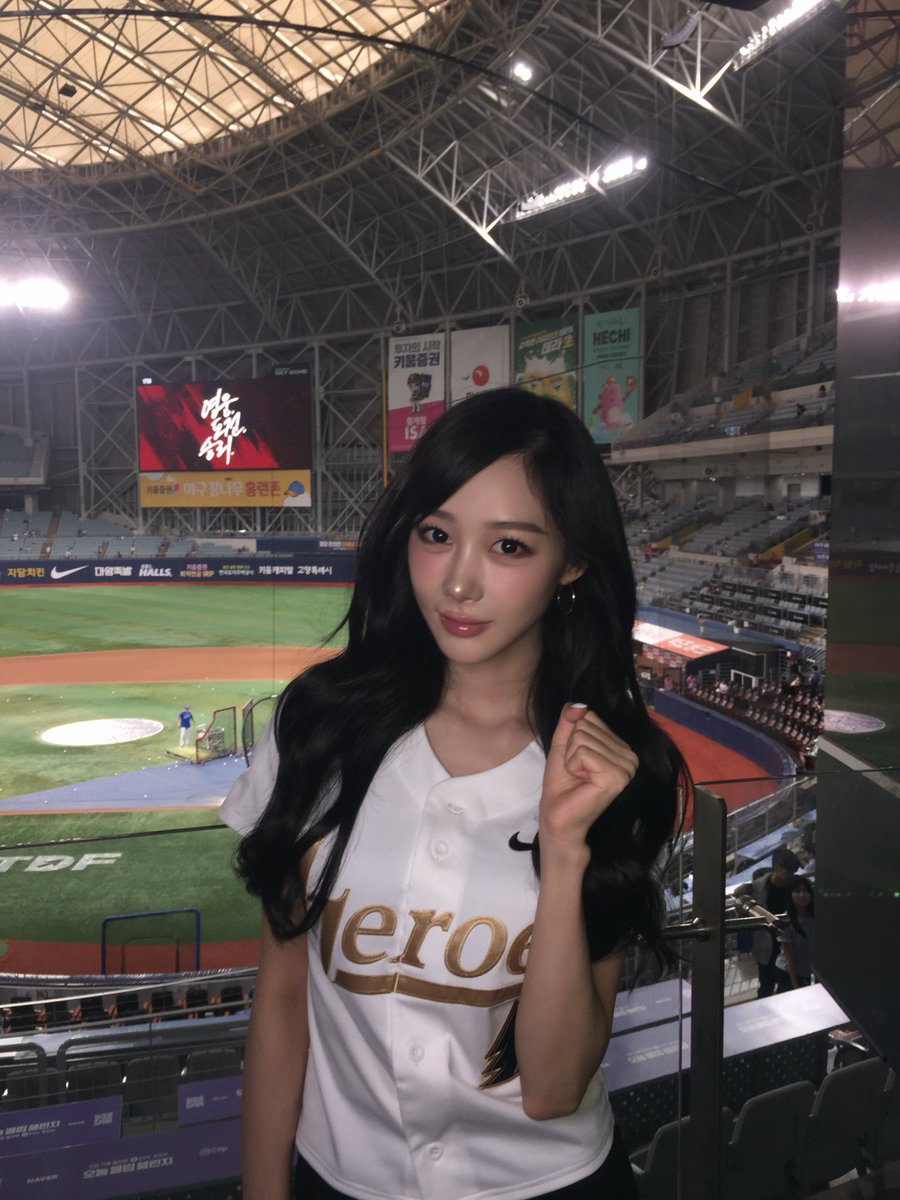 aespa_official's tweet photo. my first pitch ♡゛

#aespa #æspa #에스파
#GISELLE #지젤 https://t.co/njSBsqwjeO