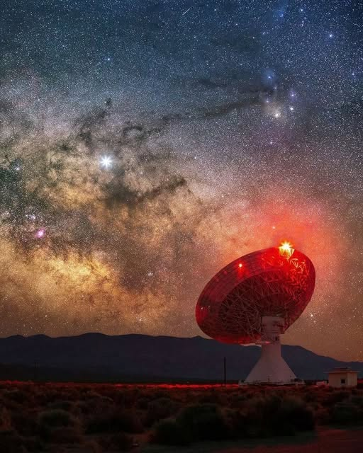 NightSkyToday's tweet photo. 🚨: Scientists have detected a "giant laser" coming from 8 billion light-years away, and the signal is so strong that it continues to appear in telescopes on Earth. https://t.co/LFQ5Mxt0jT