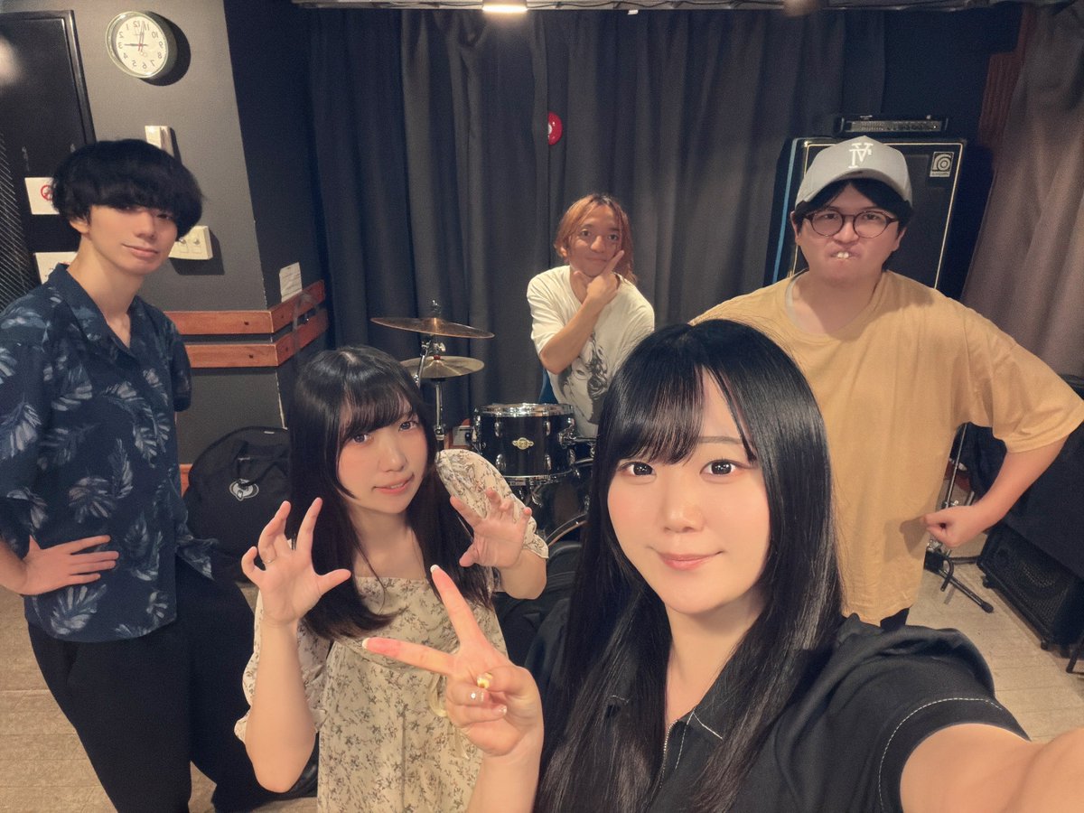 yuka426_'s tweet photo. バンドリハでした🥰
素敵なものが出来上がっていく瞬間ってなんでこんなにもワクワクするんだろうね
こんなにもスペシャルなメンバーでワンマンライブにのぞめるのが本当に嬉しい🥹

絶対に後悔させないから
9月5日は川崎セルビアンナイトに見に来てね

https://t.co/a2nFgk3e99 https://t.co/4WuFvdKbkr