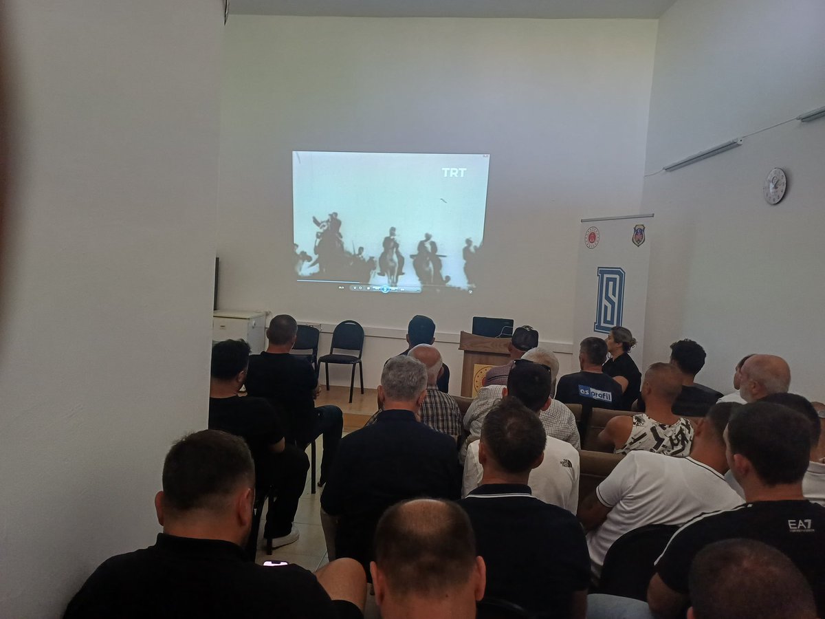 SinopDsm's tweet photo. 🇹🇷 BÜYÜK TAARRUZ’UN 104. YIL DÖNÜMÜ

🇹🇷 26 Ağustos Büyük Taarruz’un yıl dönümü dolayısıyla, Denetimli Serbestlik yükümlülerine yönelik Büyük Taarruz konulu kısa film gösterimi gerçekleştirildi. https://t.co/MPBzCRJidN