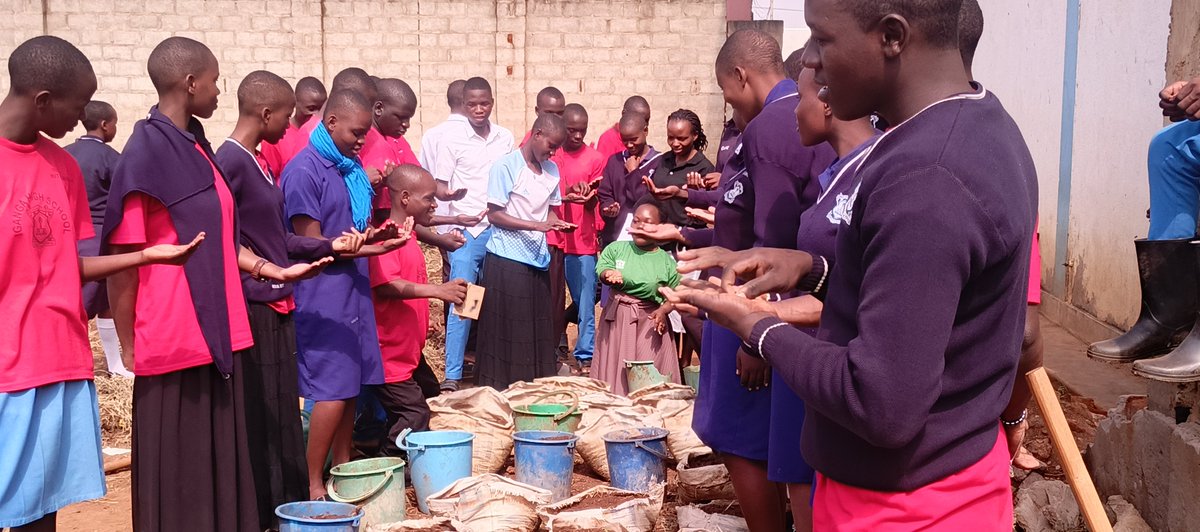 Nabiryevicky's tweet photo. ✨ The gpc🇺🇬partnered with Climate Action to lead hands-on lessons in climate education, smart waste management, and environmental protection. Together, we’re inspiring action for a cleaner, greener future! 🌱🌍💪
​#ClimateAction #GirlPowerUganda #WasteManagement https://t.co/1qpj2jQIPg
