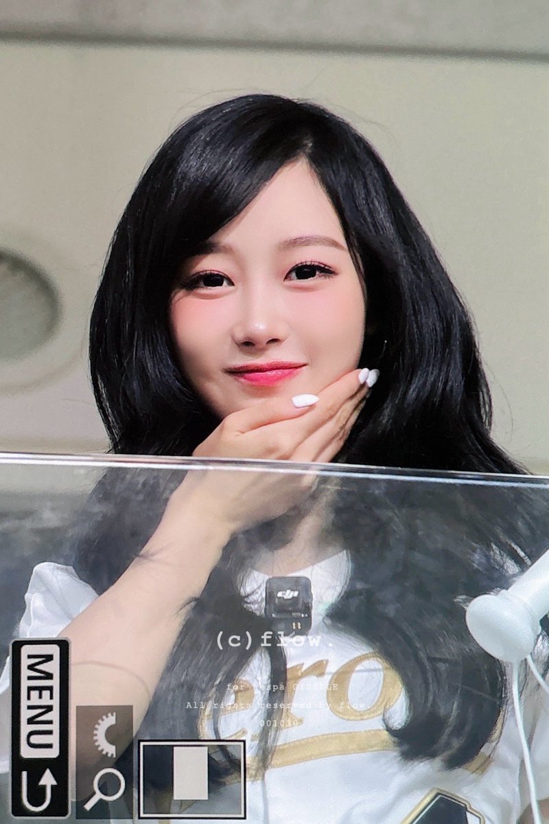 flow001030's tweet photo. 260826 초미녀아궁빵

#GISELLExKiwoomHeroes 
#오늘의시구는_애리챤데스
#aespa #æspa #에스파 
#GISELLE #지젤 #ジゼル https://t.co/juwHJmgsl9