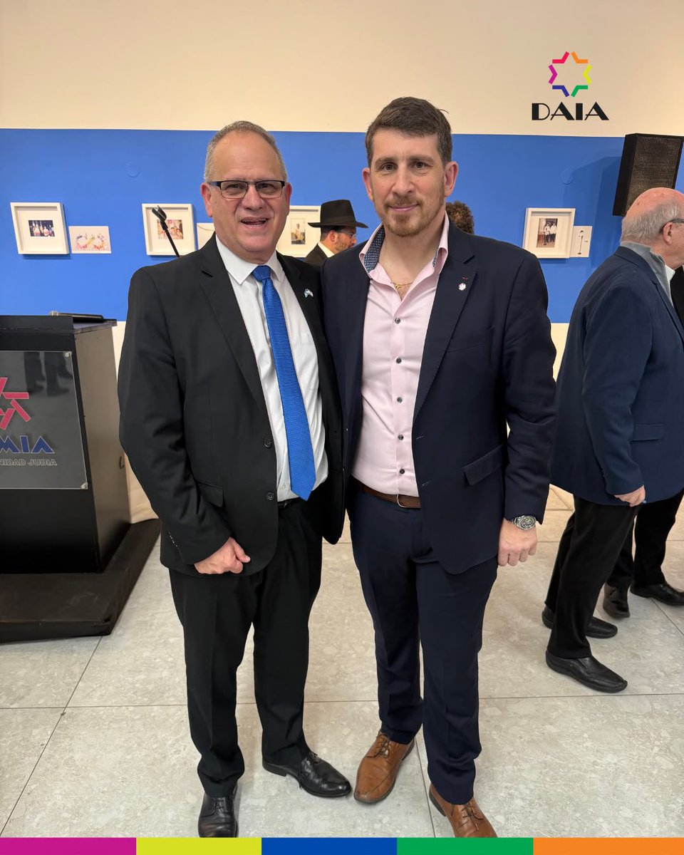 DAIAArgentina's tweet photo. Participamos de la despedida que la comunidad judeo-argentina realizó al embajador de Israel en nuestro país, Eyal Sela, quien finaliza su misión diplomática en la Argentina.

Vamos a extrañarlo no solo por su destacada gestión, sino también por su calidez humana, su compromiso y su permanente disposición para trabajar junto a nosotros en diferentes proyectos.

Su dedicación y vocación reflejaron, en cada iniciativa compartida, su profundo compromiso con el Estado de Israel y con el fortalecimiento de los vínculos entre ambas comunidades.

Le deseamos el mayor de los éxitos en esta nueva etapa.