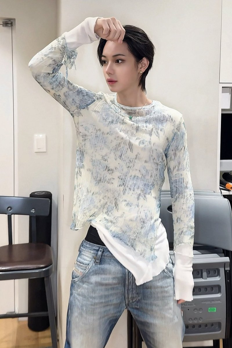 keonhohyul's tweet photo. lucuuu si ndul kena wonyoungism >< wkwk dia nih tipe yang bisa diajak sharing baju sama tetehnya terus mantengin live sama co olshop bareng deh https://t.co/Bi0qhhZjp8