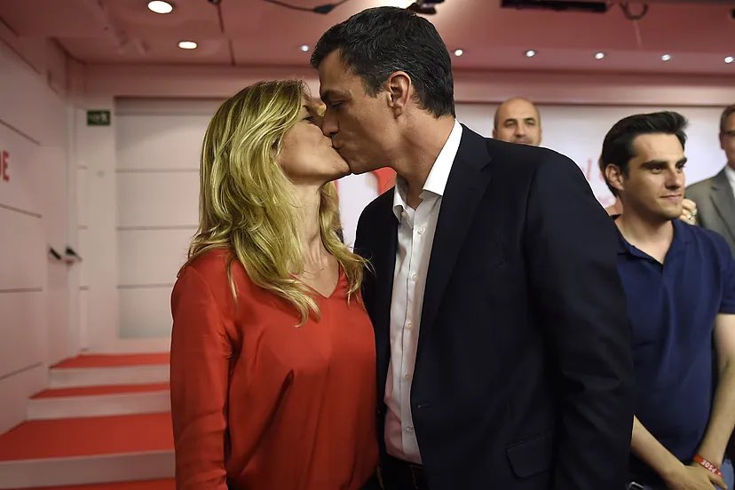herqles_es's tweet photo. 🇪🇸🇲🇦 | Pedro Sánchez y Begoña Gómez retoman sus vacaciones en un hotel de gran lujo en Andorra en plena crisis de Ceuta.

Apenas 48 horas después de su paso exprés por La Moncloa para despachar la emergencia migratoria, el presidente se marcha de nuevo de vacaciones con Begoña Gómez a un exclusivo resort de cinco estrellas gran lujo en Soldeu, dejando despejada su agenda oficial hasta el domingo.