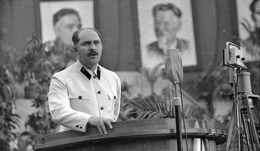 kimelas1's tweet photo. @WorldWarNow_ "Without the Jews, Ukraine would be impossible"

And he is right. The bolsheviks created Ukraine. Under the management of Lazar Kaganovich (he was Jewish; the photo below) the communist linguists made up the Ukrainian language and made it as little similar to Russian as possible https://t.co/FQmKSimg1a