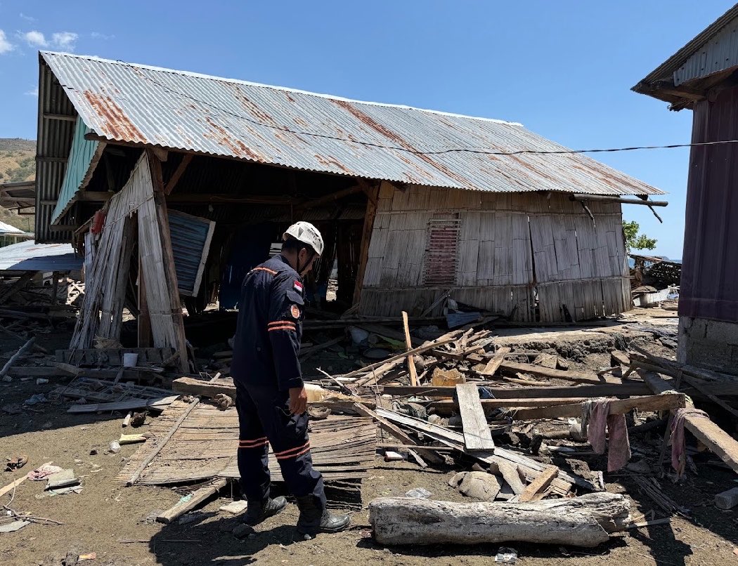 lilaccountz's tweet photo. 🚨URGENT : GEMPA NTT🚨

guys, sorry ganggu scrollingnya tapi tolong bantu share🙏‼️

aku mau ngajak kalian donasi bareng semampunya untuk korban bencana gempa NTT yang masih kesulitan hingga detik ini dan banyak org yg rumahnya runtuh, tinggal di tenda, bahkan sekedar makan sehari hari masih bergantung pada bantuan donasi namun sayangnya respon pemerintah masih lamban😢

jadi bisa klik ini ya utk donasi : https://t.co/i6PnrxOnNI

in shaa Allah lembaga ini amanah dan relawan relawan mereka sudah di NTT sejak tgl 19 agustus sampai sekarang utk membantu menyalurkan donasi.

kudoakan semoga kalian dimudahkan rezekinya dan jadi amal jariyah, aamiin.