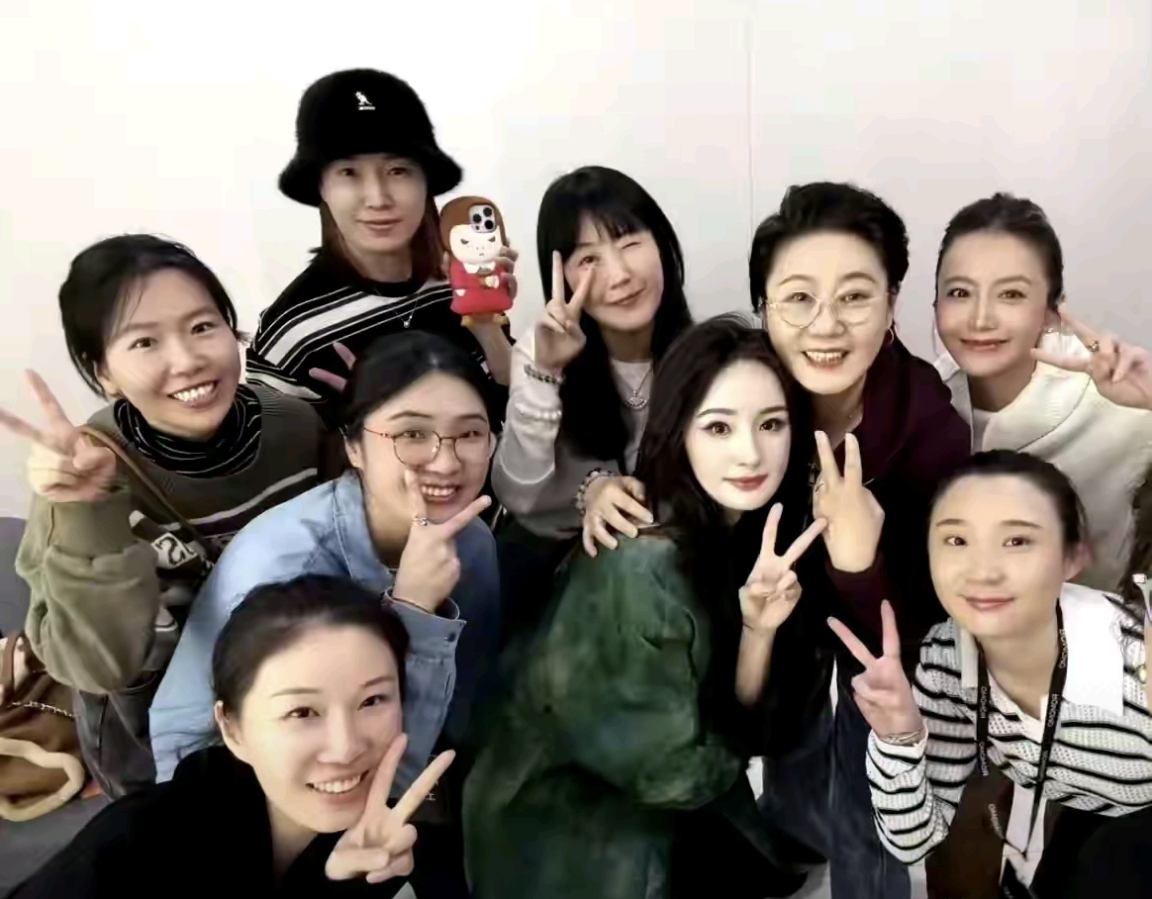 lssl2923's tweet photo. Just hugged my favorite crew after way too long—laughter’s the best sound ever. ， https://t.co/18BOv9raSf