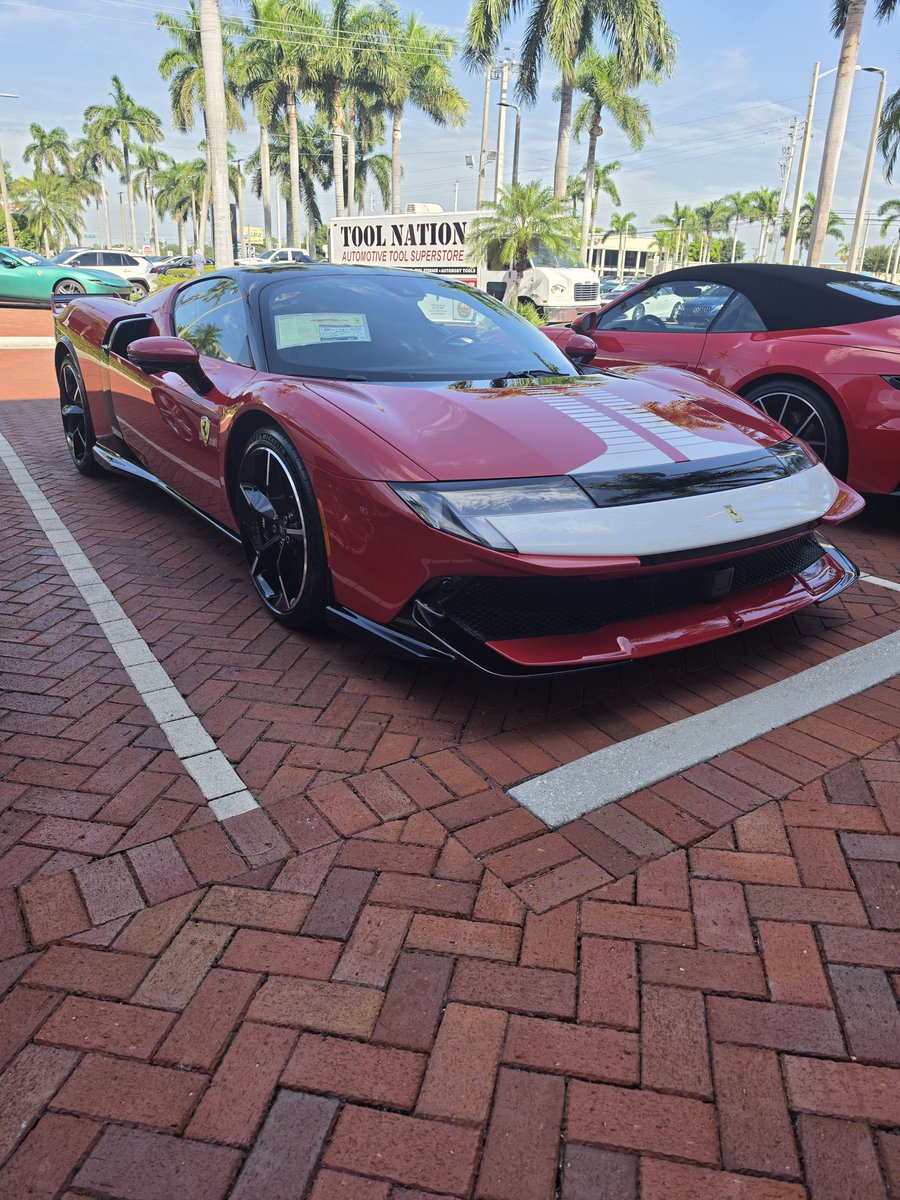 teeswagga's tweet photo. New Ferrari Testarossa! https://t.co/ypUYhrODPc