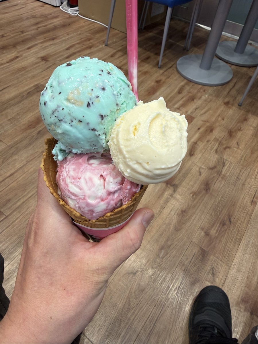 yas_hc's tweet photo. 31アイスのバニラ味が実はメチャクチャ美味い、と前々から聞いていて気にはなっていたんだけど、遂に会員クーポンで小さいアイススクープが無料で追加出来るようになったからバニラ頼んでみたんだわ

なんだこれメチャクチャうめえ https://t.co/z5cbt1O83p