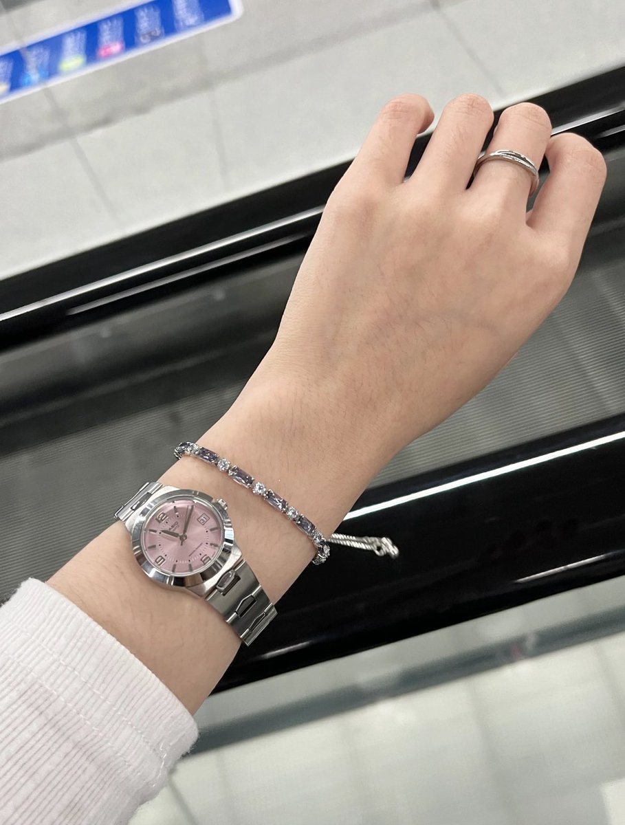 mirabelkry's tweet photo. BENERAN CANTIK BANGET JAM TANGAN CASIO INI... KELIATAN SIMPEL DAN FEMINIM 🥹💗 https://t.co/8FPvEKGJUp