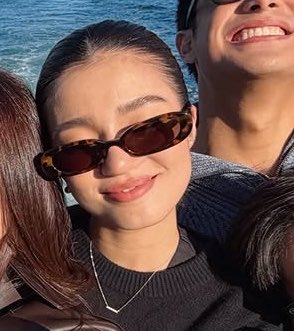 onlyydb_'s tweet photo. couple necklace? 🤪❤️

#DonBelle https://t.co/3kX12Px5wM