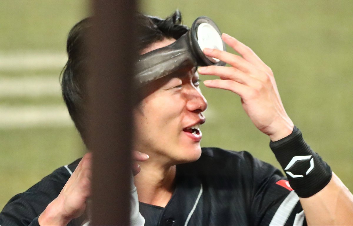Hyper_Beam15O's tweet photo. チーム最年長

#sbhawks 
#柳田悠岐 選手 https://t.co/gMz0inrpKX