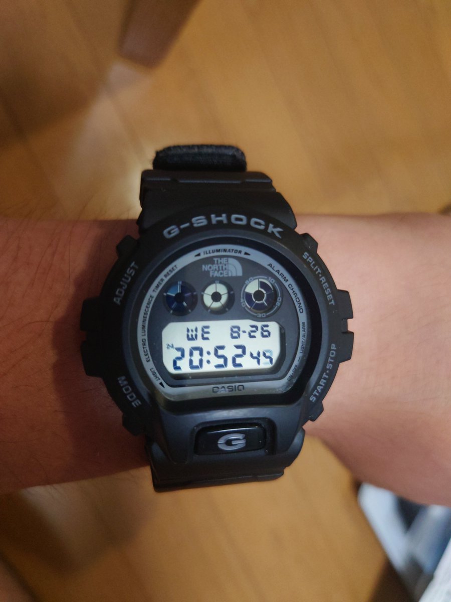 Ryoiyy's tweet photo. 今日はシンプルにこの子でした。
6900もかなり好きですね。
バンドをTheNorthFaceのものから、他G-SHOCKのCORDURAのバンドにしているのがお気に入りポイントです😍 https://t.co/MqgRrHEck4