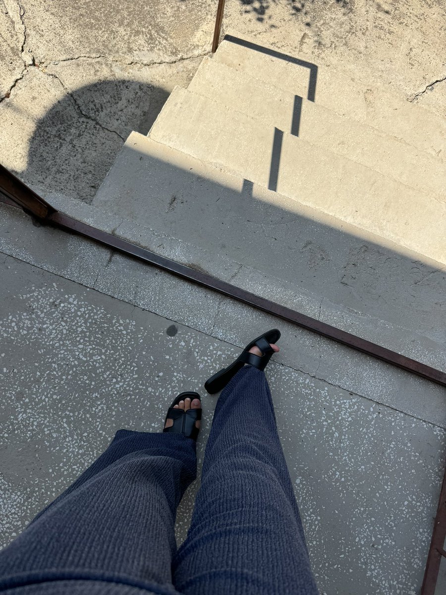 Miiraa_queen's tweet photo. Outfit du jour au bled https://t.co/xfoRvstYG7