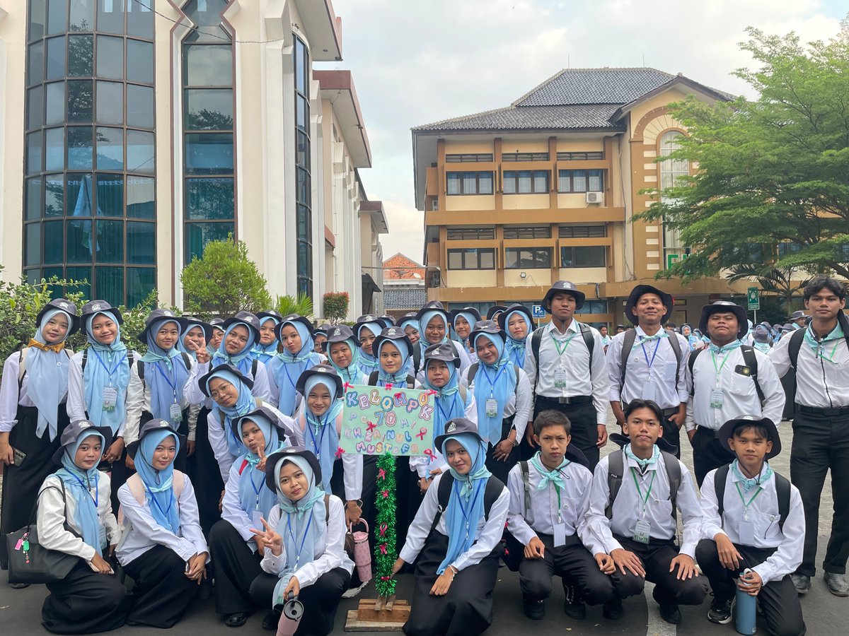 O6062k's tweet photo. Uin ini uin biru https://t.co/vV8FeN5kgP