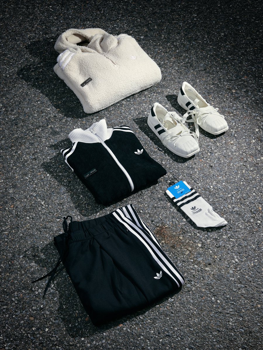 NEWSJENNlE's tweet photo. 📸 260826 Adidas Originals, designed by #JENNIE https://t.co/Mt5GiI9fuB
