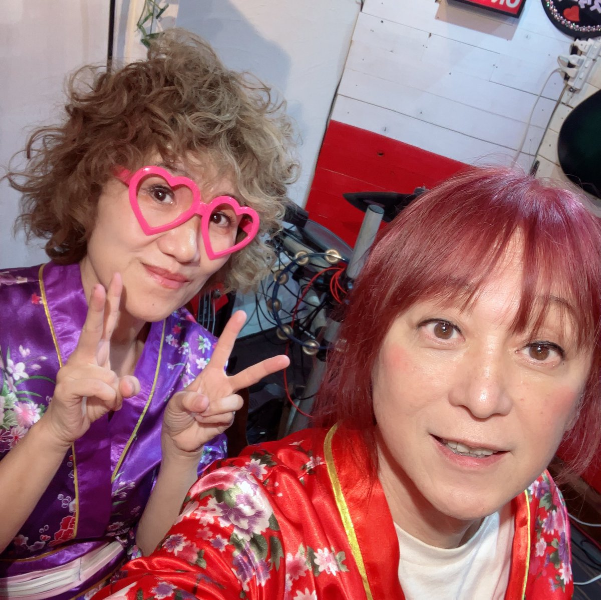 FairySisters2's tweet photo. https://t.co/jBL1uZpLun

21時からフェアリーシスターズのお笑い歌謡ナイトYouTubeライブ配信はじまるよ！みなさんのご視聴、リクエストお待ちしてます。

#お笑い
#歌謡曲
#高齢者
#YouTubeライブ配信
#フェアリーシスターズ https://t.co/oC2NxairgX