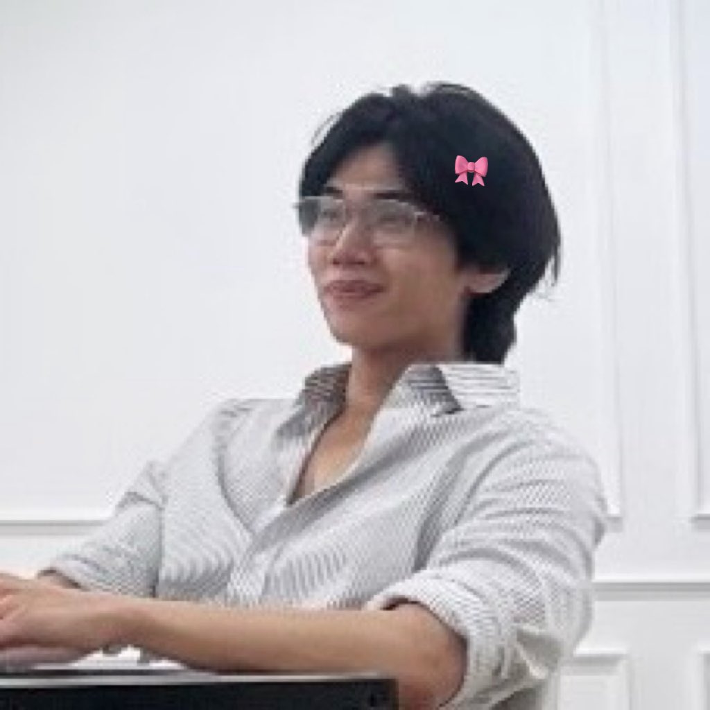 justmpx's tweet photo. นี่แหน่ะ! ใส่แว่น หัวกม ขนฟู ถุงเท้าขาวแต่ใส่เดินจนดำปายหมด โค้สจิ๋ว เท้าก้จิ๋ว จิ๋วขนาดนี้ได้งัย สมาคมหม่าม๊าน้องชาร์ปไปทางไหน ㅠ _ ㅠ 🎀⭐️🤲🏻 https://t.co/W6zWFvf0X4