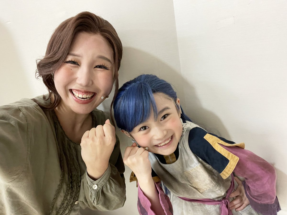 ha_zuki2002's tweet photo. #本ミュ2026
17:30公演、ご来場ありがとうございました！

開演前、みおちゃんがにっこにこ🌼
理由を聞くと「マインを演じるのが楽しみ！」と。
目を輝かせるみおちゃんを見て、大切なことを思い出させてもらいました。一つ一つの公演を噛み締めて、大切に届ける📚

ありがとう我らが座長！
心強いよ🫶🏻 https://t.co/8JYhem9XoH