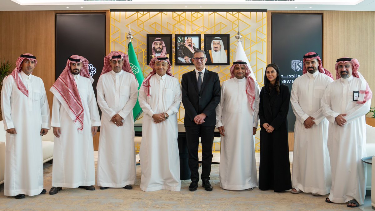 SaudiProject's tweet photo. وقعت شركة #المربع_الجديد شراكة استثمارية مع مجموعة المانع الطبية لتطوير مستشفى عام داخل الوجهة، بهدف توفير مرافق صحية متكاملة تدعم تلبي احتياجات سكان وزوار المربع الجديد مستقبلاً https://t.co/k5TifMz9nI
