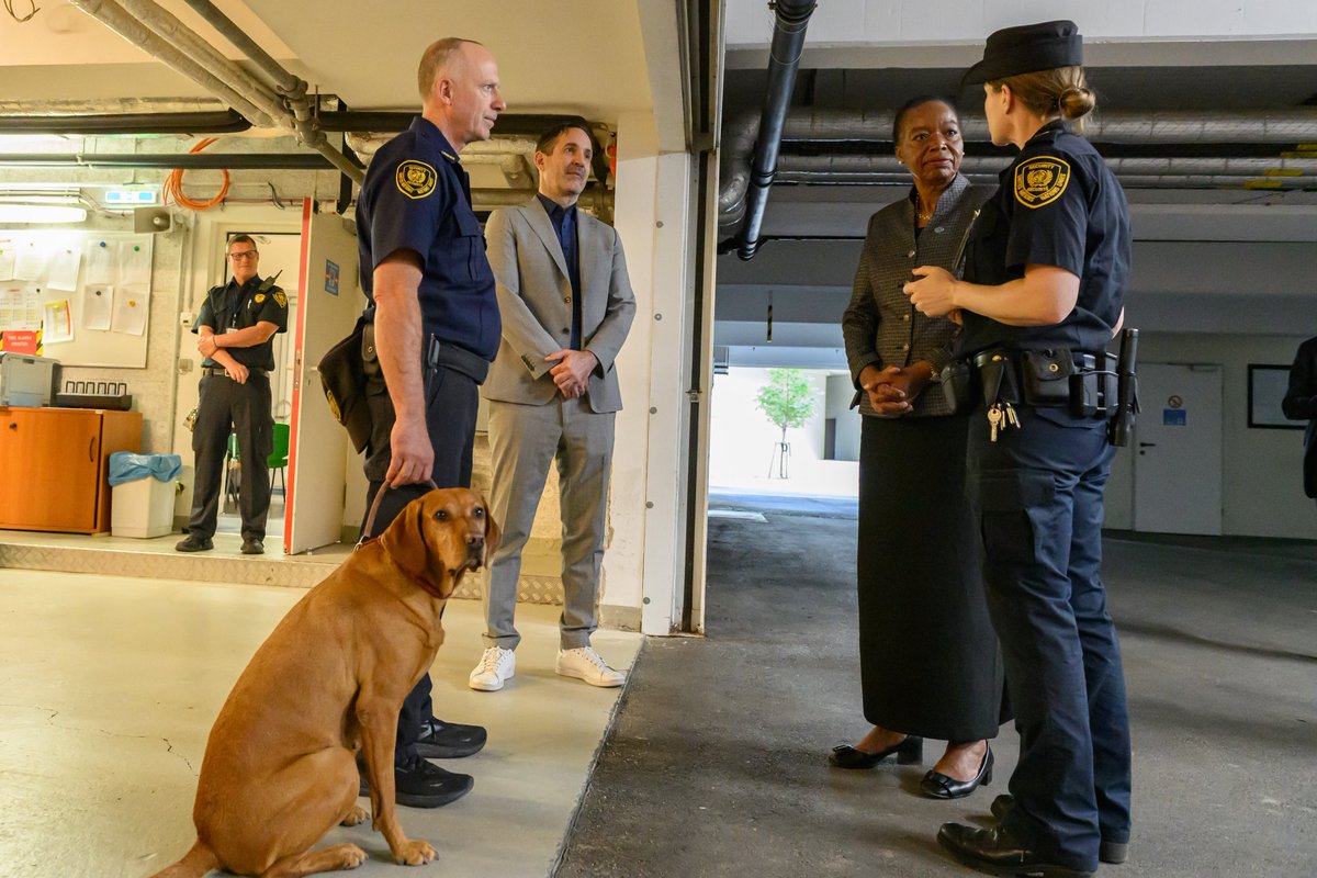 UN_Vienna's tweet photo. On today's #InternationalDogDay, #UNVienna chief @Monica_Juma_ and all of us at the Vienna International Centre say thank you to our canine units and their handlers, who help keep staff, delegates and visitors safe every day. ๐๐พ
#K9 #dogswithjobs https://t.co/CdBOksA2jh