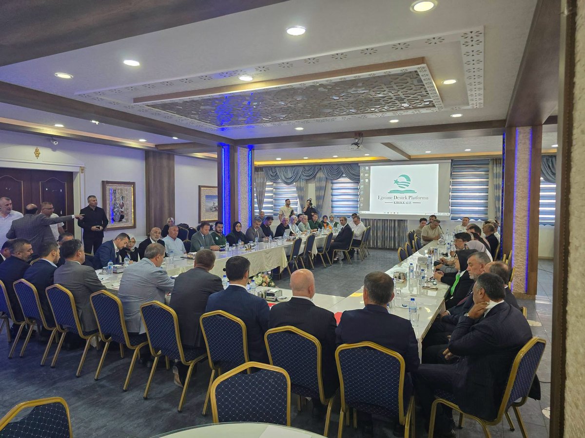map_kirikkale's tweet photo. Ağustos ayı EDEP toplantımıza Valimiz Sayın H. Engin Sarıibrahim, AK Parti Genel Başkan Yardımcımız Sayın Mustafa Şen, Ak Parti Milletvekilimiz Sayın Mustafa Kaplan, İl Başkanımız Engin Pehlivanlı ,ilgili kamu kurum ve kuruluşlarımızın yöneticileri  ve STK temsilcileri katıldı. https://t.co/WvU8x5Hnmd