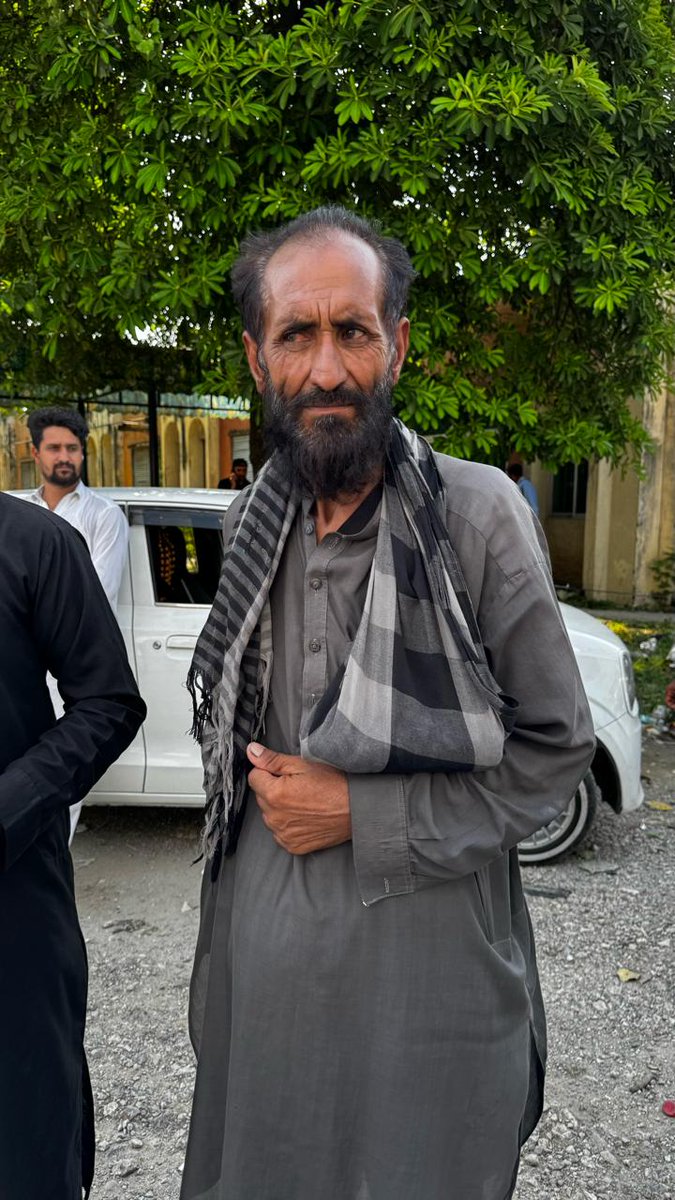 zalmayzia's tweet photo. Bahadur Khan, a vegetable vendor from KP, waited five years to welcome children. His newborn twins were among the 14 infants killed in the PIMS hospital fire. No words can soften the depth of grief these families are carrying today. Our story (Gift article). https://t.co/pcFpqE8JYx