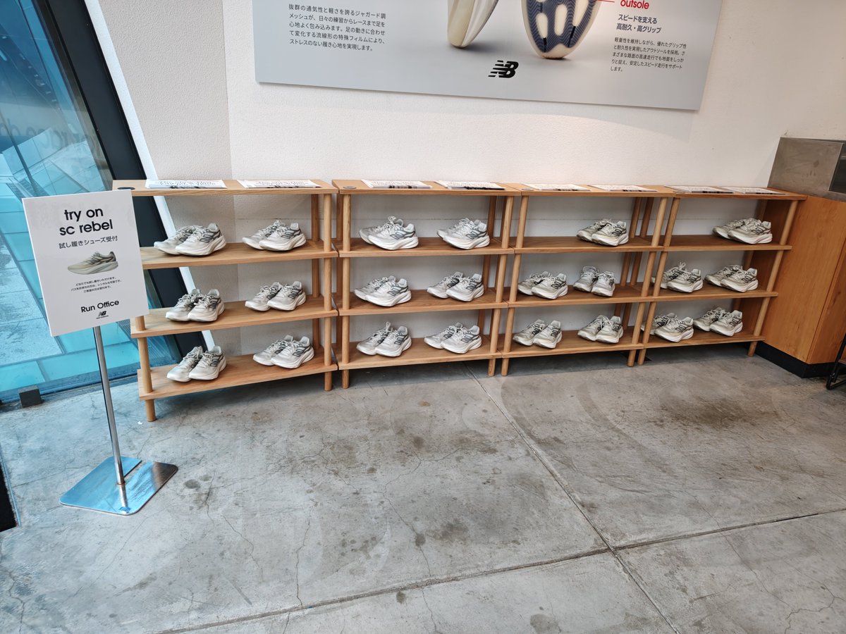 hbfootracer's tweet photo. 今日はNew Balanceのシェアオフィスイベントに乗っかって仕事の合間にトレーナーさんの指導受けたり、ヨガの手ほどき受けたり、フォームチェックしてもらったり、新作シューズ試履きがてら合計8.4km走れたからヨシ！

…平日は全部これでいいよ〜

#runoffice #wework #SCRebel #newbalance https://t.co/mnkXhI8ShF