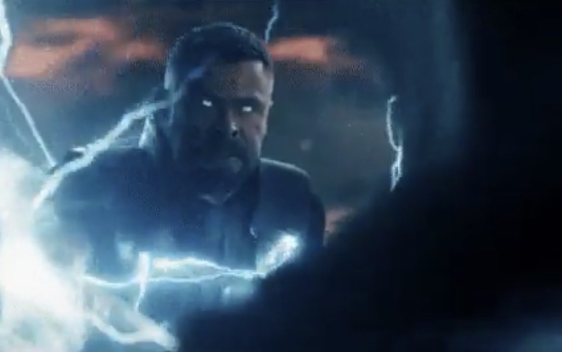 Pa1eboy's tweet photo. @Bashudaorig @compdoesstuff @latinodead Yeah, I know that. There is a shadow on the right side of his face, which is directly facing the hammer (aka the source of the light 💀) https://t.co/suNXk6BmHO