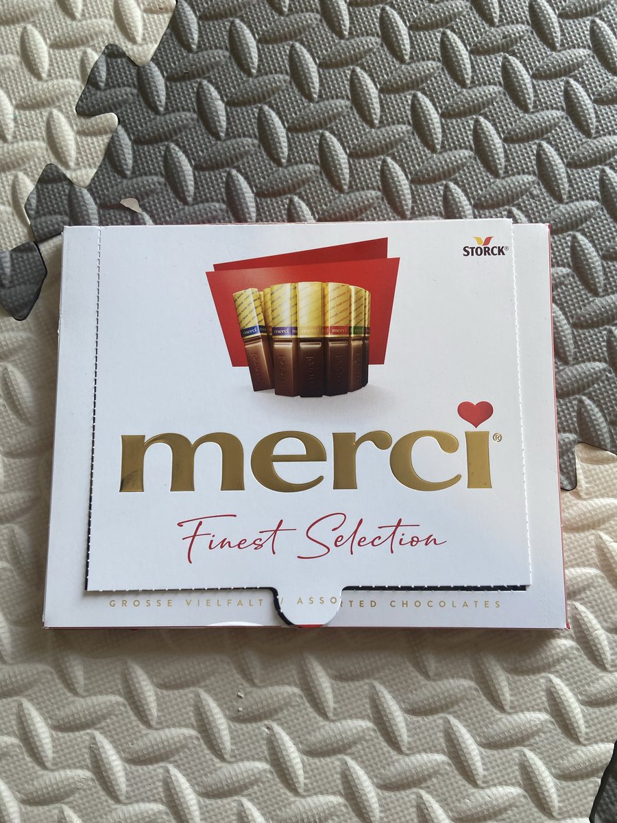 ditaku__'s tweet photo. Coklat oleh2 suami dari dinas di Jerman https://t.co/sTXisdL3sU