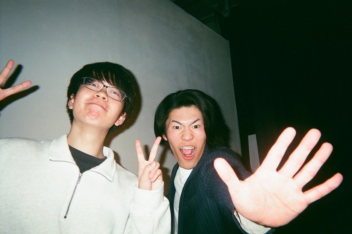 329Karashiryok's tweet photo. 【演者紹介】
①はるのとら
②フリー　(文理落研OB)
③秋の訪��を感じる漫才師です https://t.co/QSItcXuETC