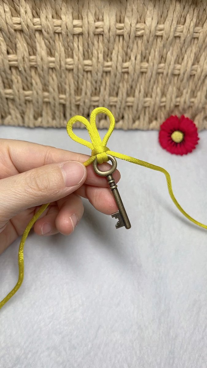 ariaj783911's tweet photo. Just finished this DIY fabric macramé keychain with natural cotton cord—so satisfying to make something cute and functional on a lazy afternoon! https://t.co/fNlAUzo96v
