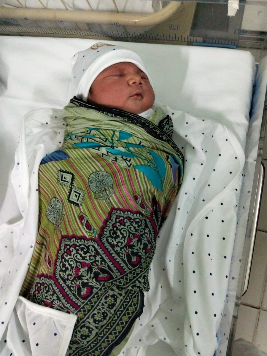 SharafatQu54886's tweet photo. Hope ❤️
The little girl who survived the PIMS Hospital fire is a symbol of courage hope and the mercy of Allah ❤️ May Allah protect her grant her complete recovery and bless her with a long and healthy life۔Ameen🤲 https://t.co/WqnZrY47qe