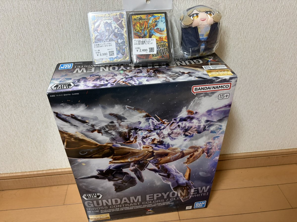 abekobe_pad's tweet photo. 旅の記録
今日は@hidari_nano と8月いっぱいで引退のユニコーンガンダム見納め＆ガンダムベースお買い物と池袋のトレカキャンプを布教しに行ってきました
ガンプラデカすぎるだろ！ってことで1日通していい買い物が出来たぞ！
#デュエマ買うならトレカキャンプ https://t.co/k3S3NuBWjw